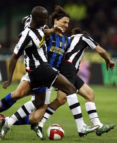 英超前瞻｜伯恩利0-3曼联：阿莫林下课，红魔追赶红军