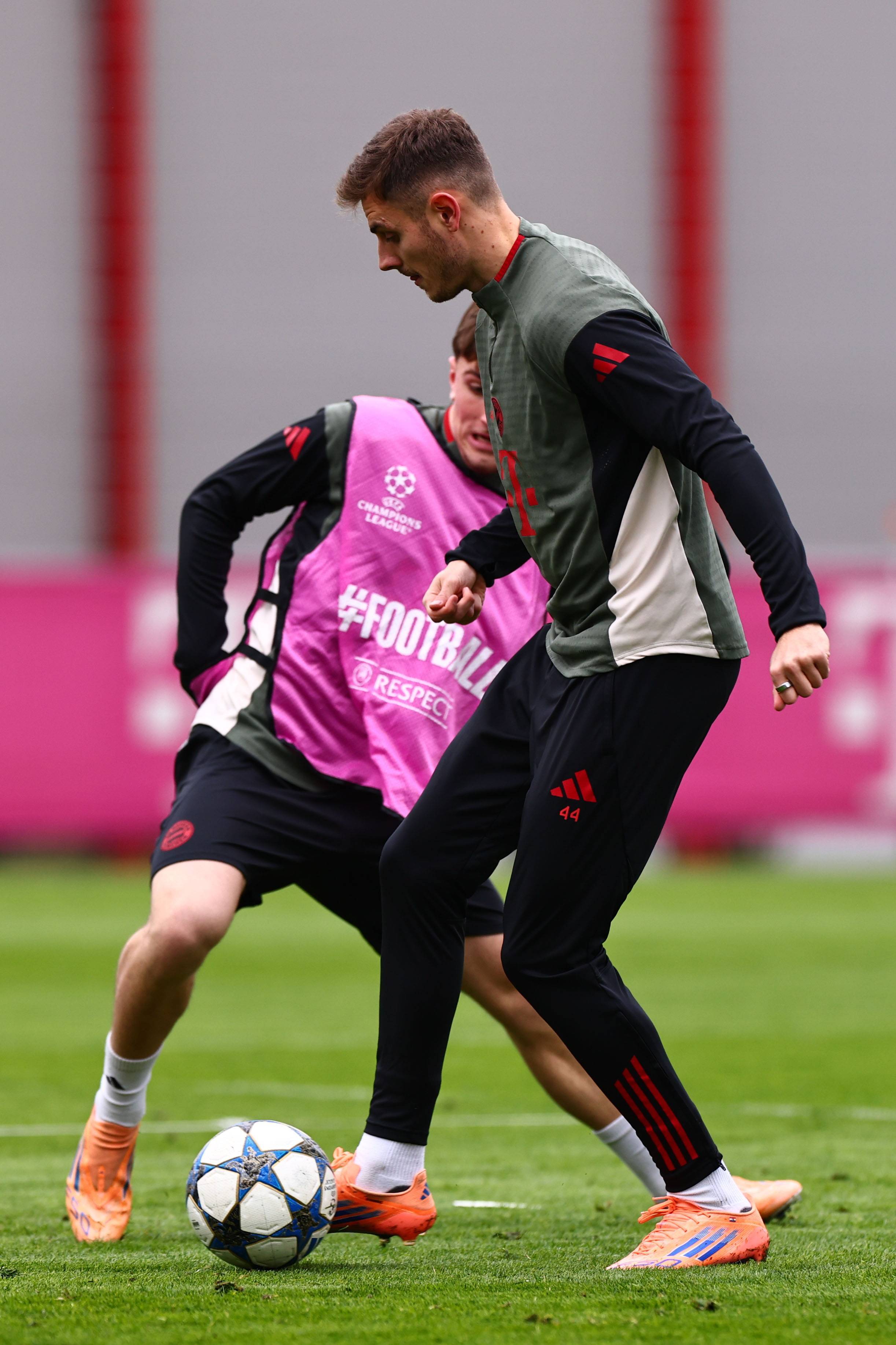 基耶萨的利物浦生涯进入倒计时；利物浦名宿质疑加科首发的能力；