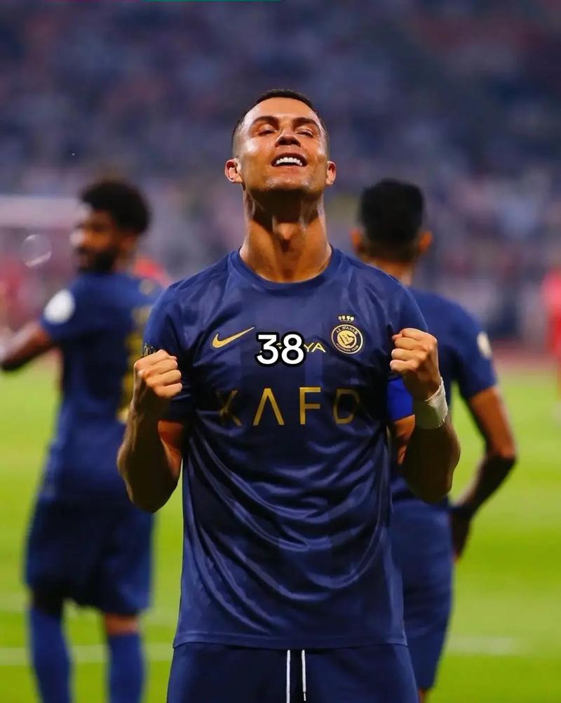 曼城官宣冬窗首签！塞梅尼奥签约5年半，转会费总价6400万